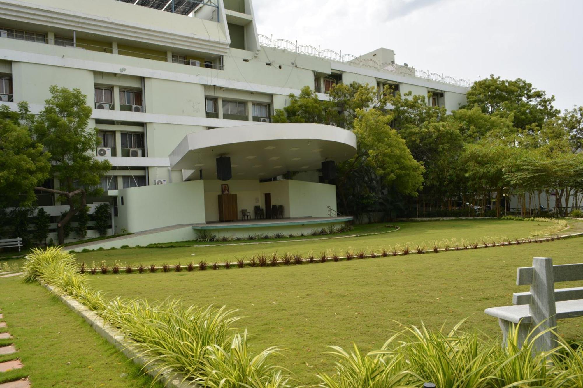 Hotel Geetha International トゥティコロン エクステリア 写真