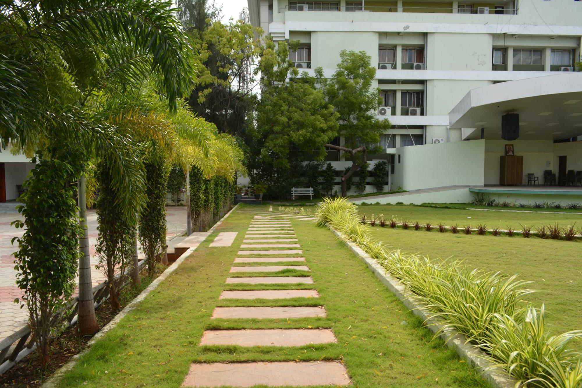 Hotel Geetha International トゥティコロン エクステリア 写真