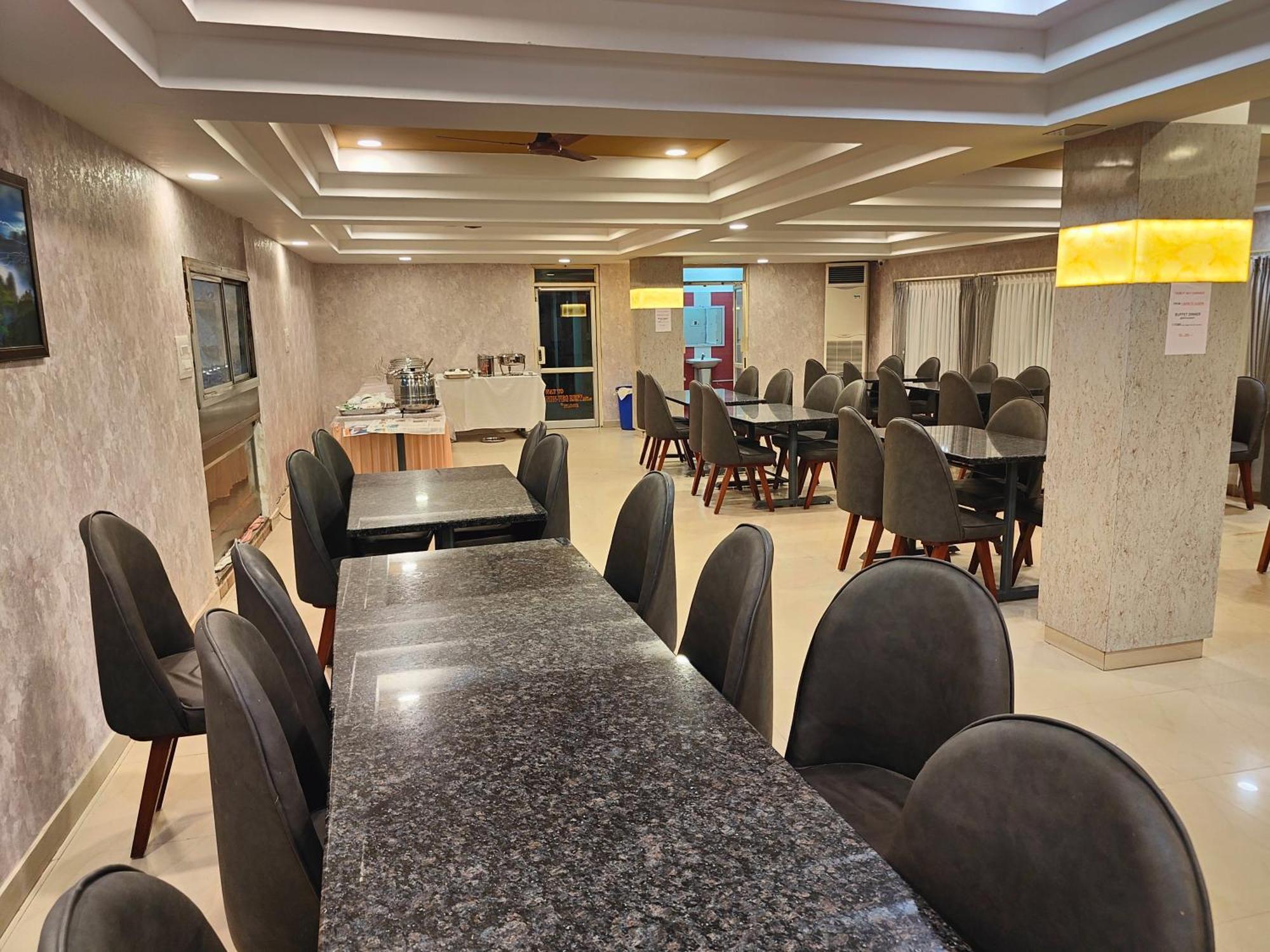 Hotel Geetha International トゥティコロン エクステリア 写真