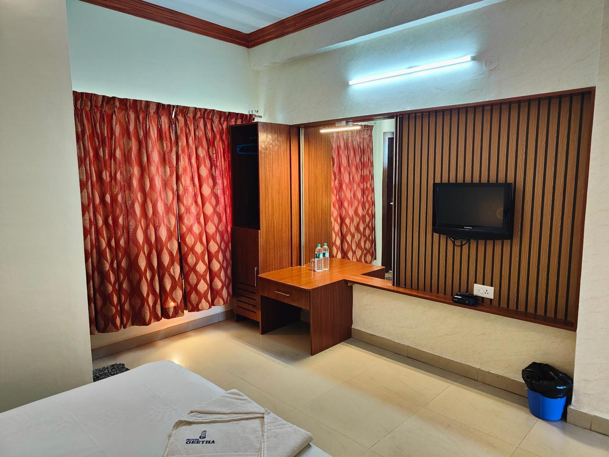 Hotel Geetha International トゥティコロン エクステリア 写真