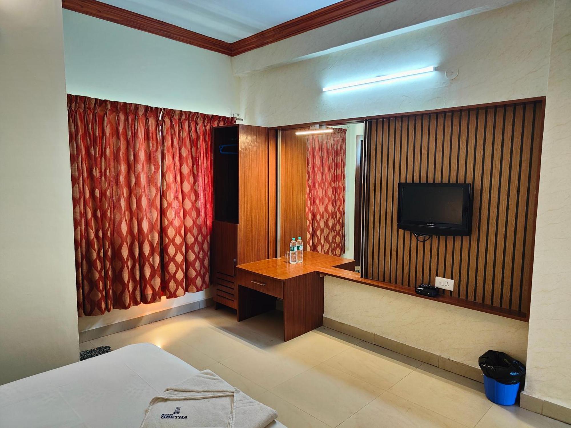 Hotel Geetha International トゥティコロン エクステリア 写真